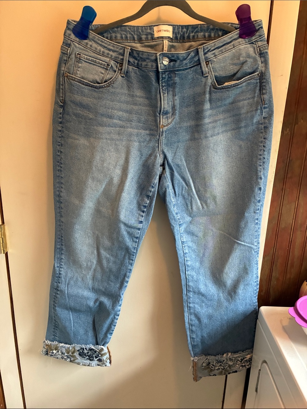 Light Blue Women's Cropped Jeans with Frayed Embellished Hem
